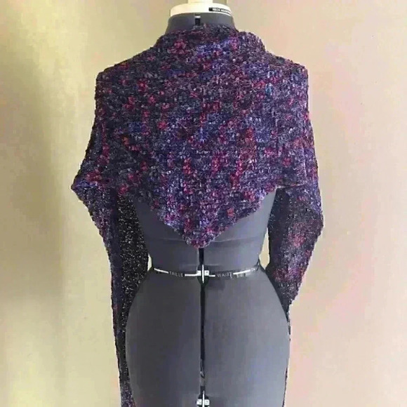 Vtg deep purple red hand crocheted knit infinity shawl scarf - Picture 5 of 7